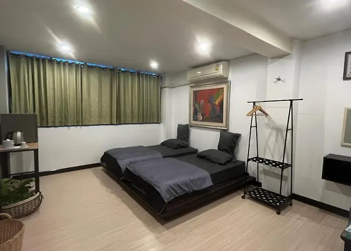 Donmueang Station Hostel *