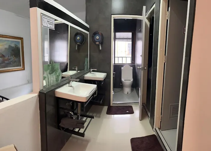 Hostel Donmueang Station *