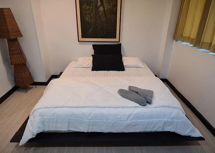 Donmueang Station Hostel