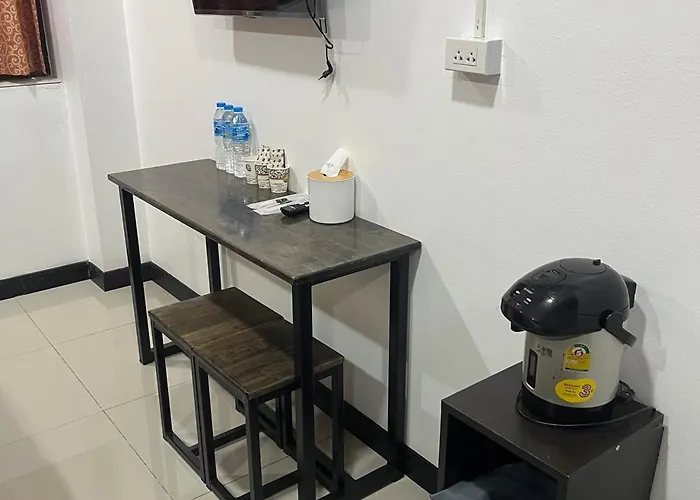 Donmueang Station Hostel *